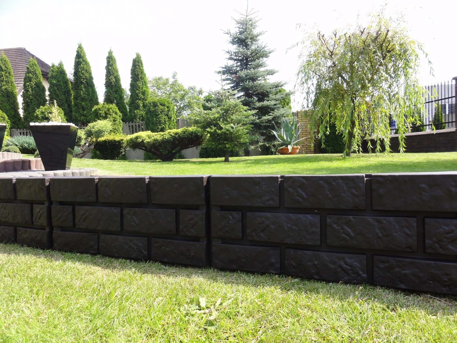 Záhradná palisáda obrubník lem trávniku Záhradná palisáda obrubník lem trávniku